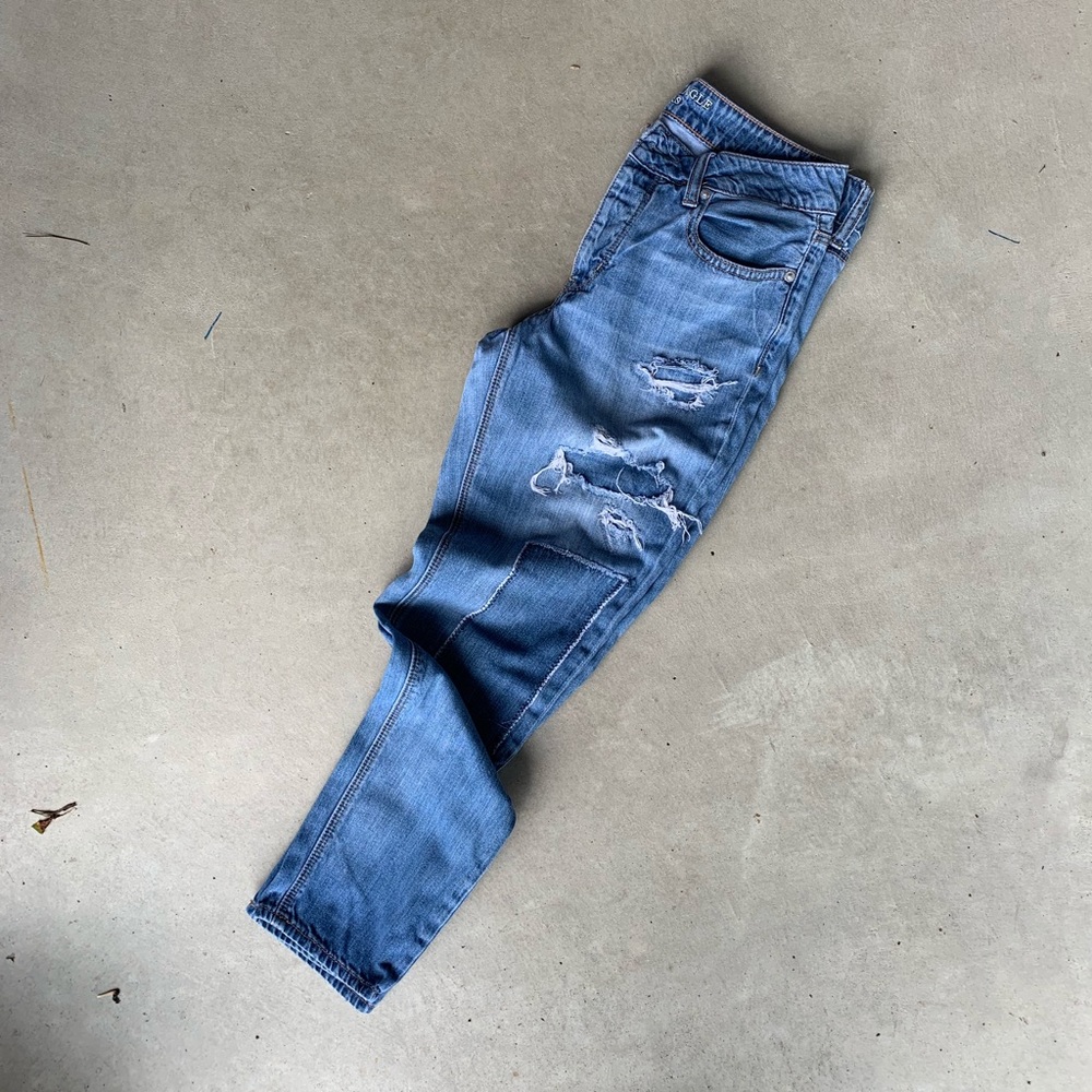 American Eagle Women’s Tomgirl Distressed Jeans